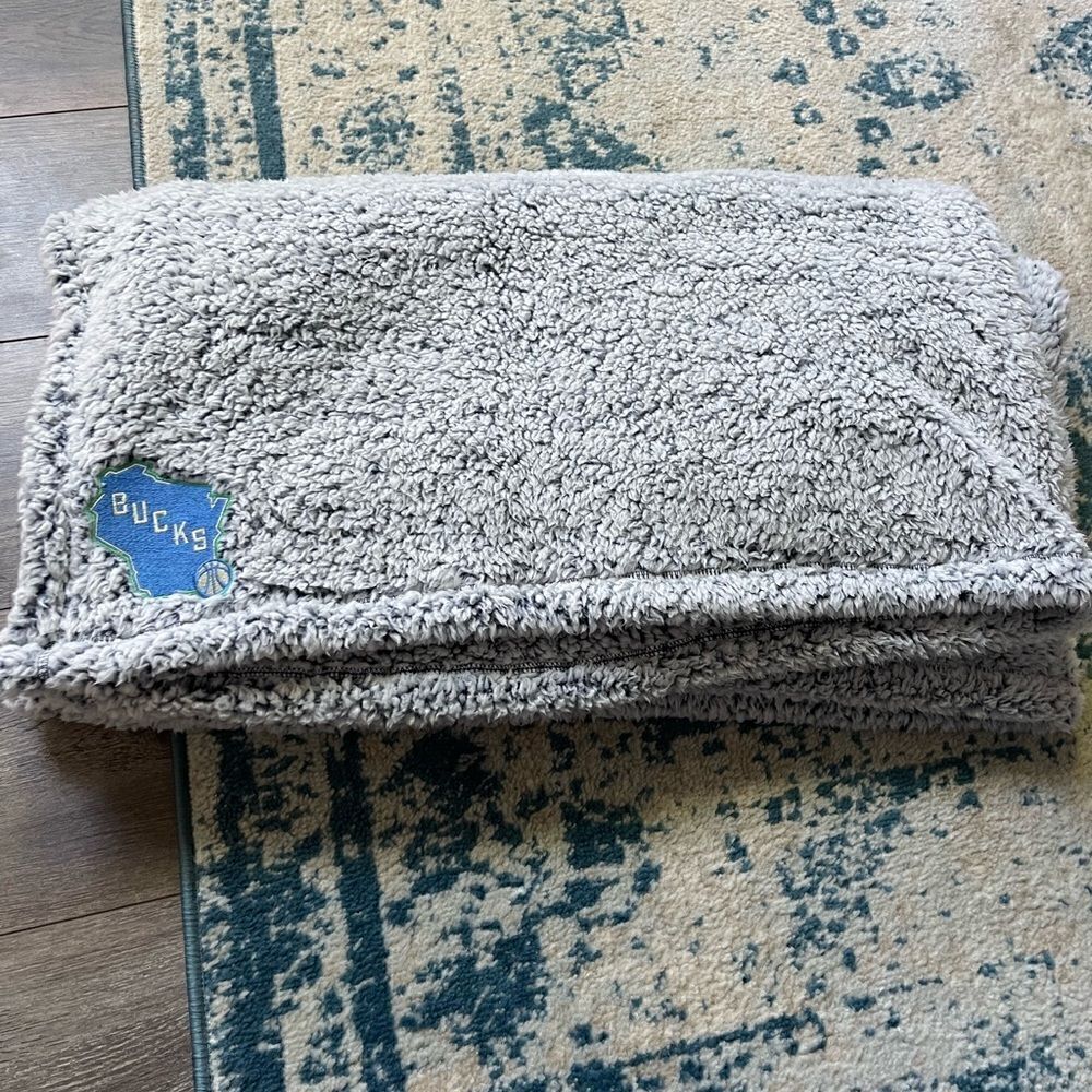 Milwaukee Bucks Port Authority Throw Blanket